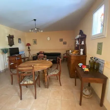 Les Oliviers Apartman Montagnac